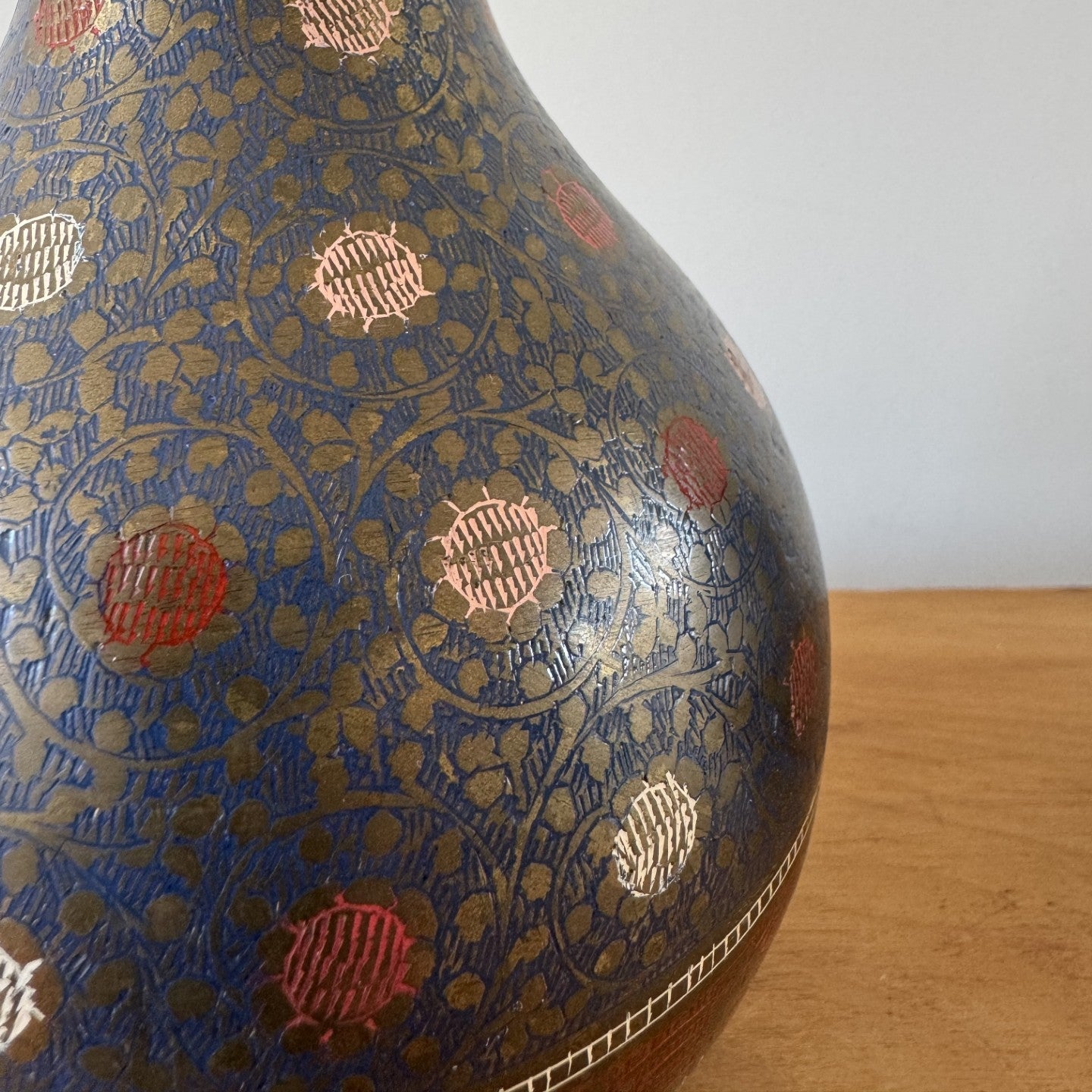 Vintage Pair of Brass Vase Lamps with Traced Metalwork in blue and red