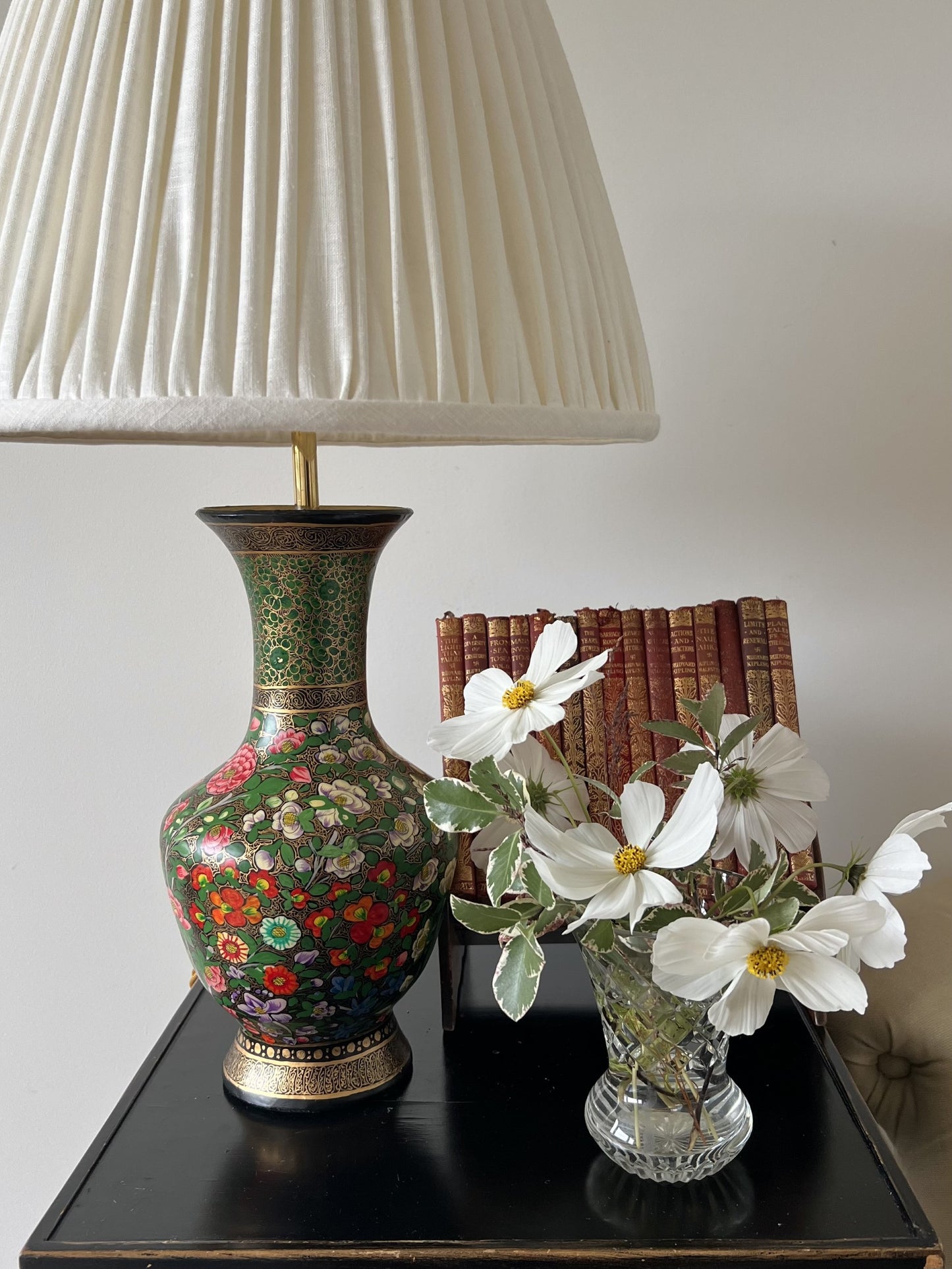 Kashmiri vase table lamp, green