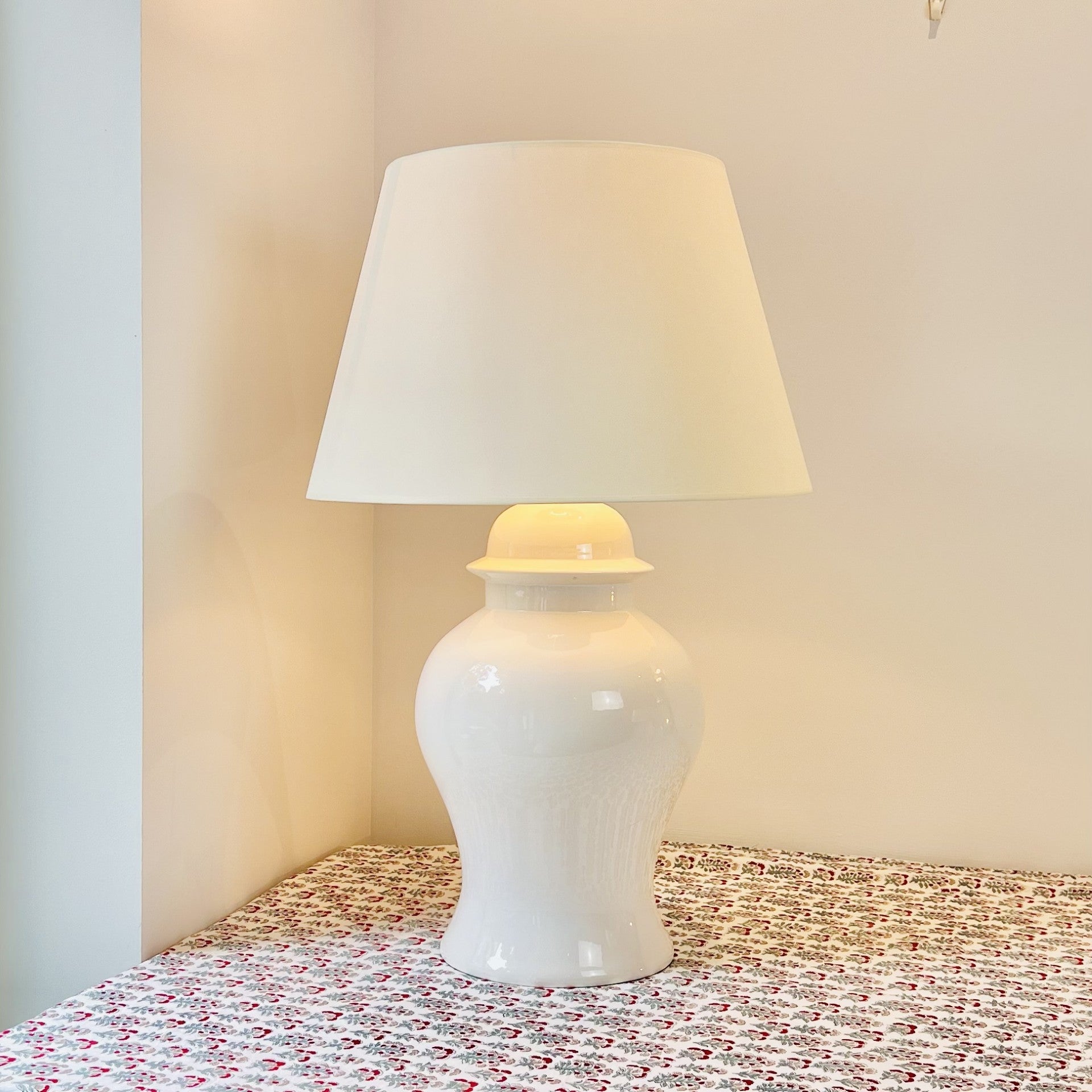 Vintage Chinese style ceramic table lamp