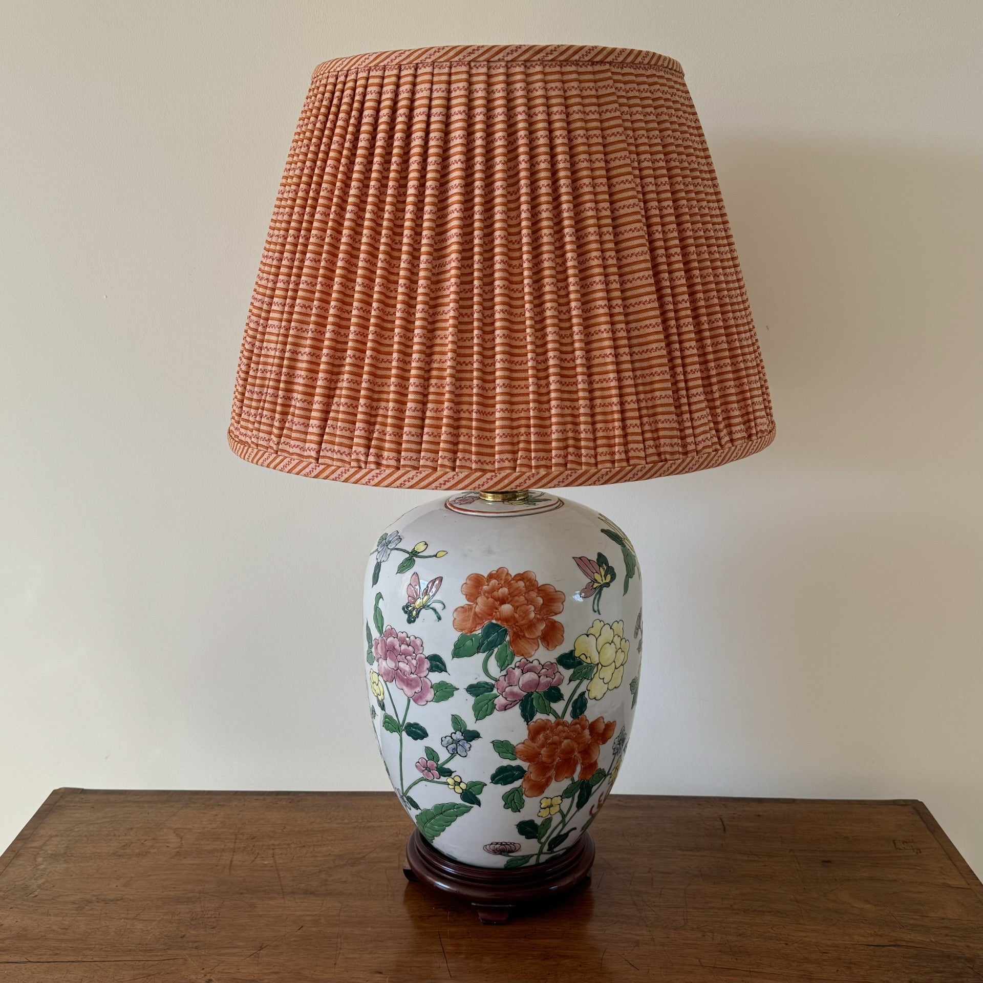 Vintage ceramic ginger jar table lamp