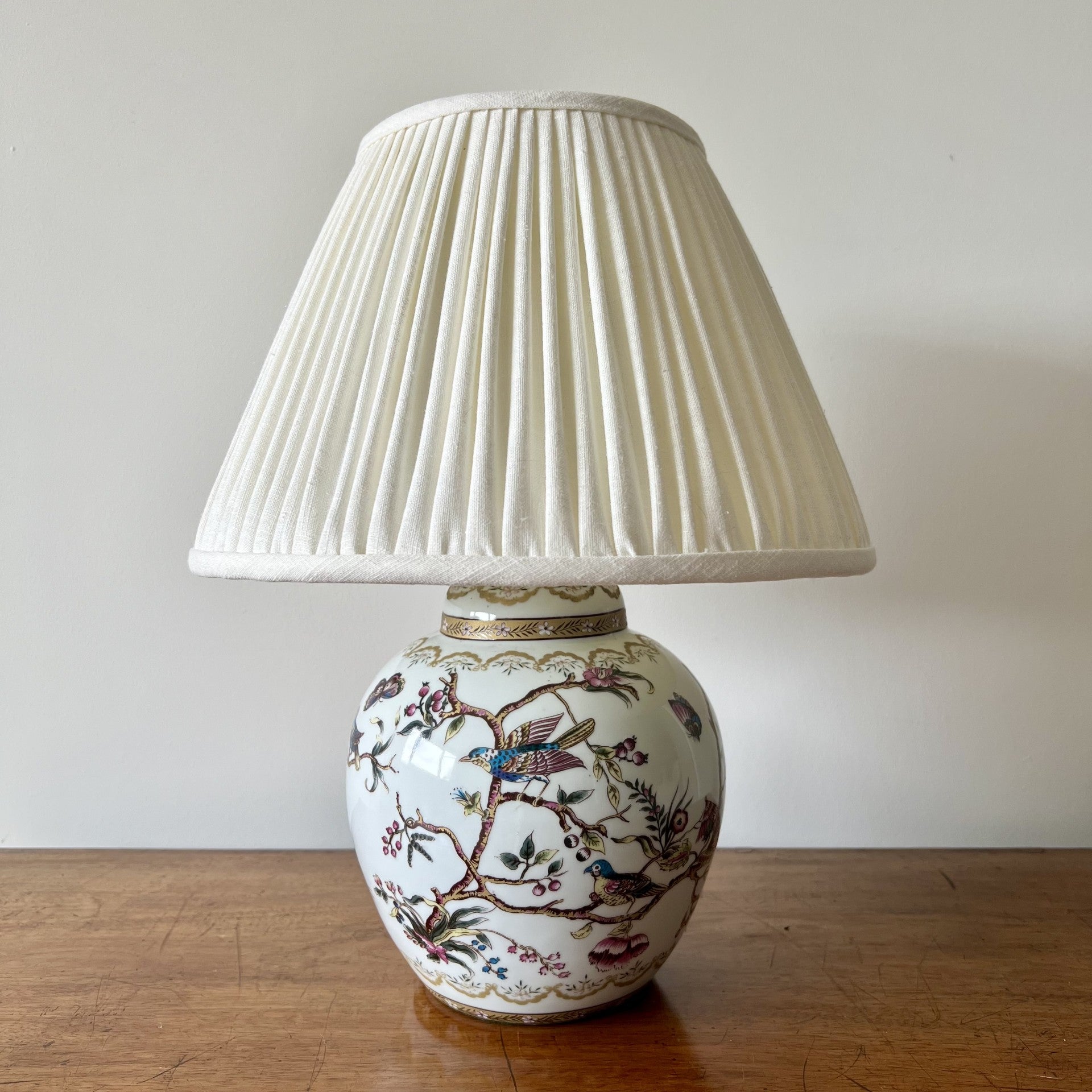 Vintage ceramic ginger jar table lamp