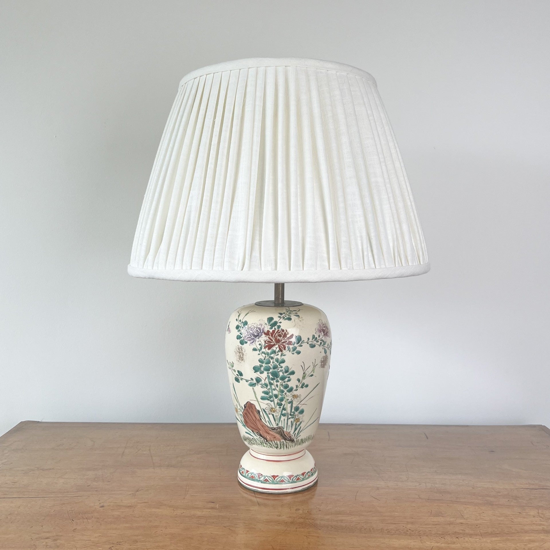 Vintage ceramic vase table lamp with floral decoration