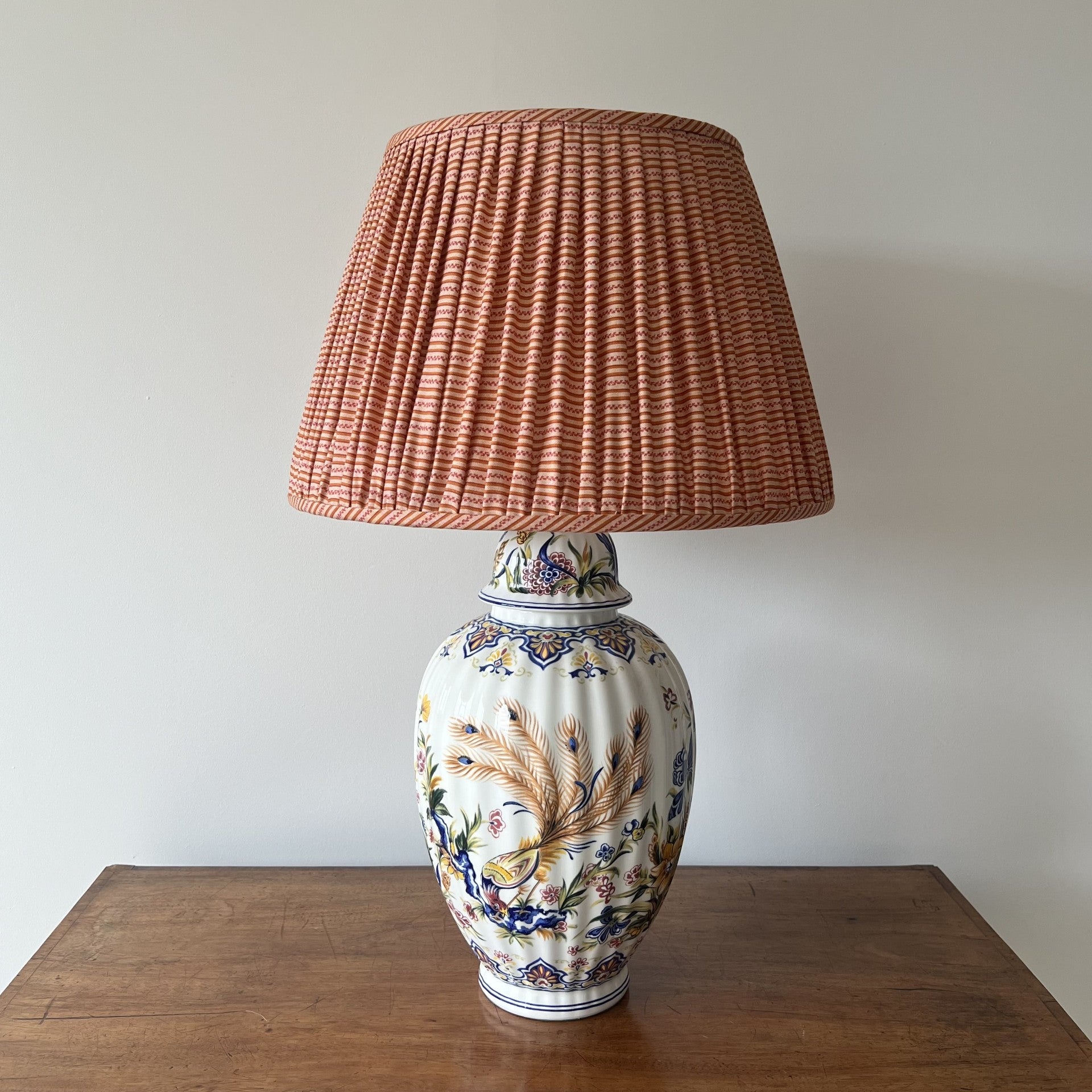 Vintage Italian style ribbed ceramic vase table lamp