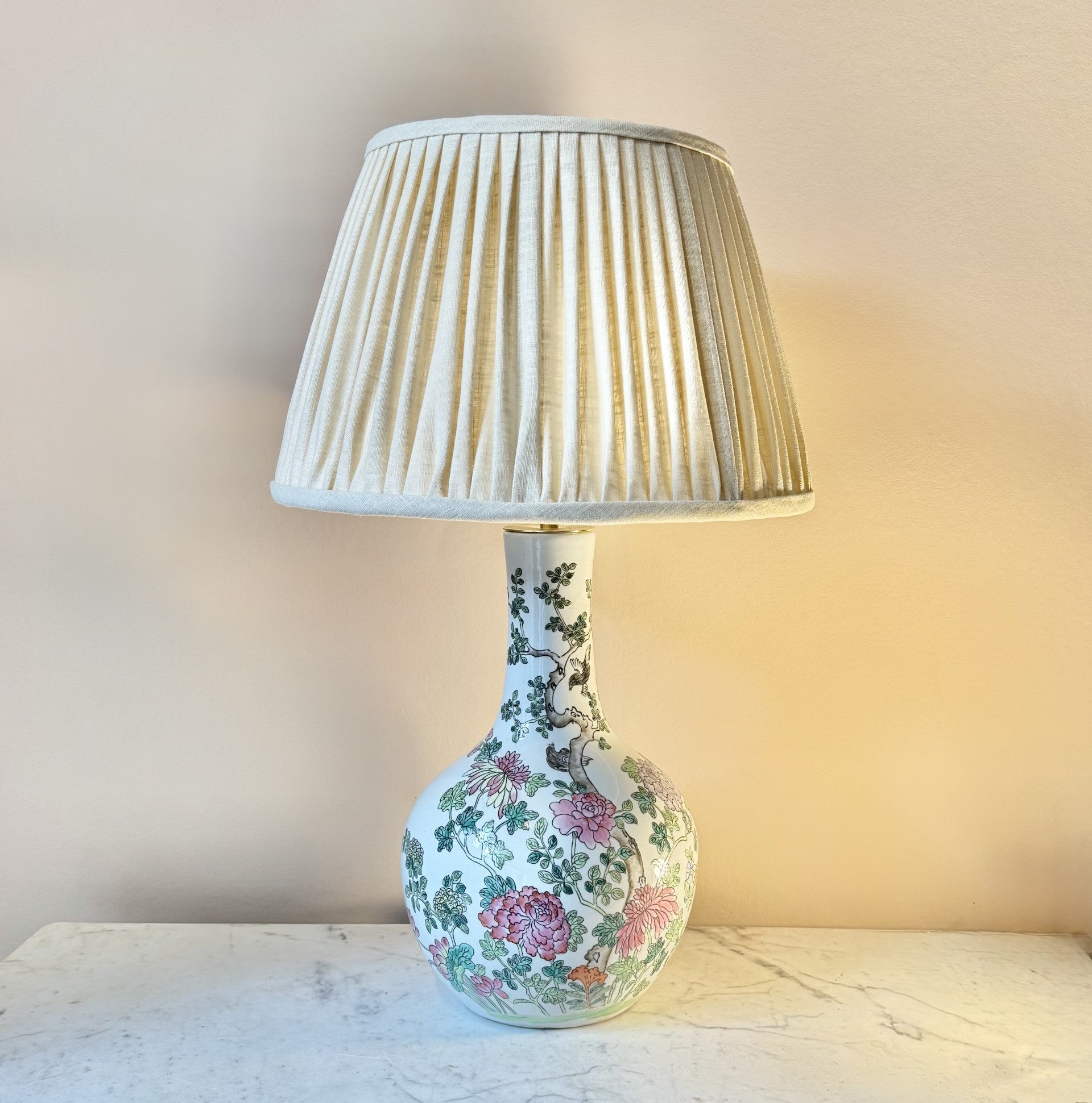 Vintage pair of floral ceramic vase table lamps